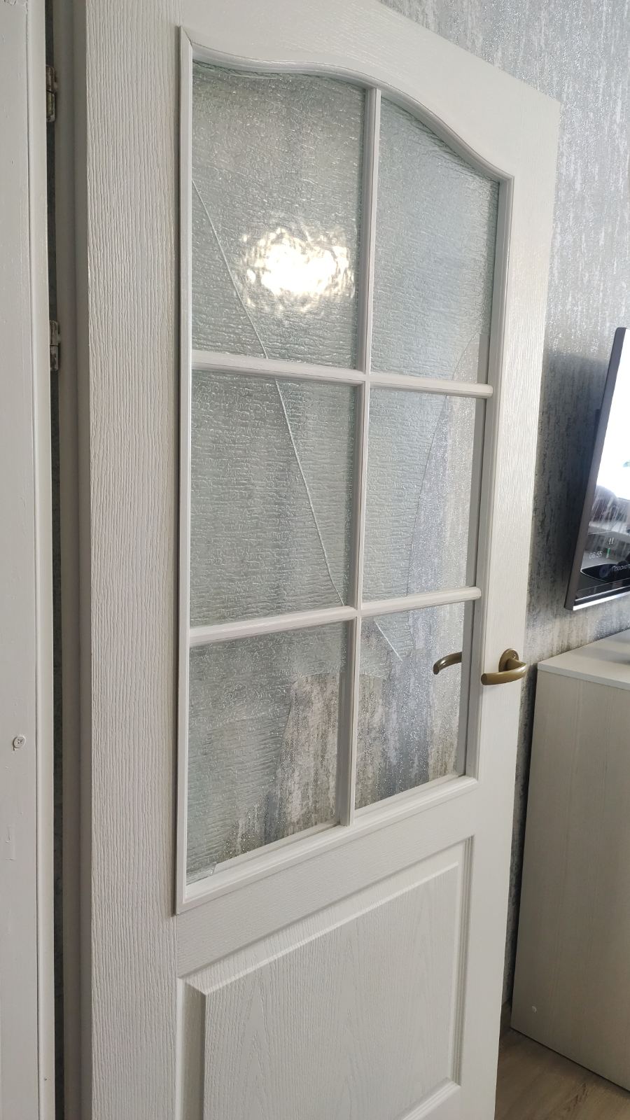 Готовая дверь с новым матовым стеклом