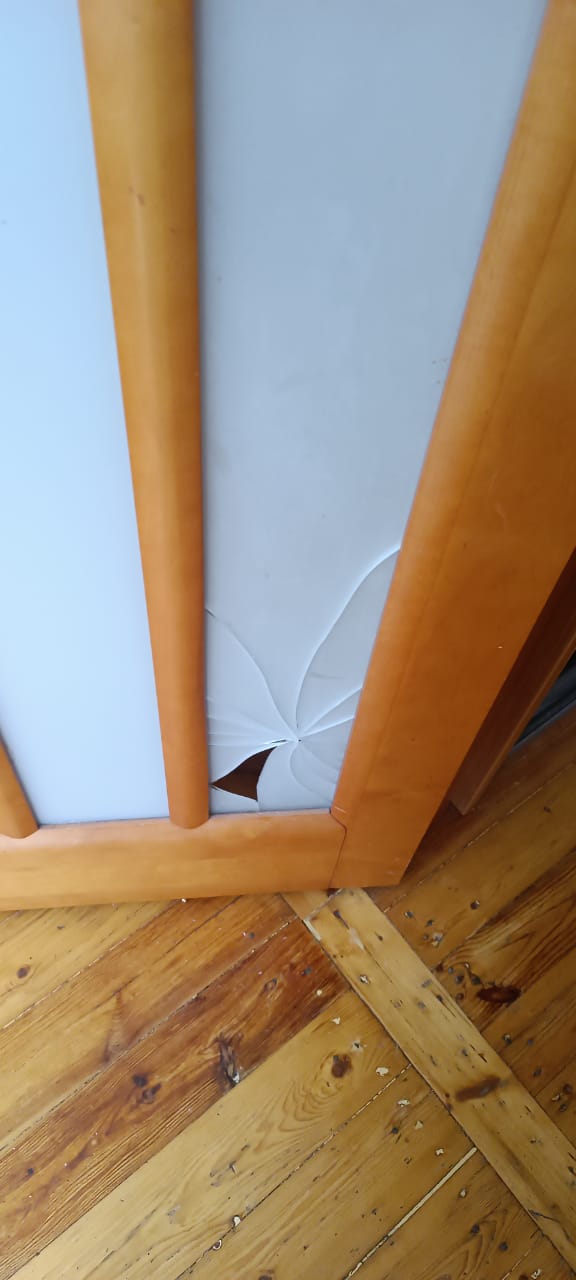 Замена стекла в двери из массива