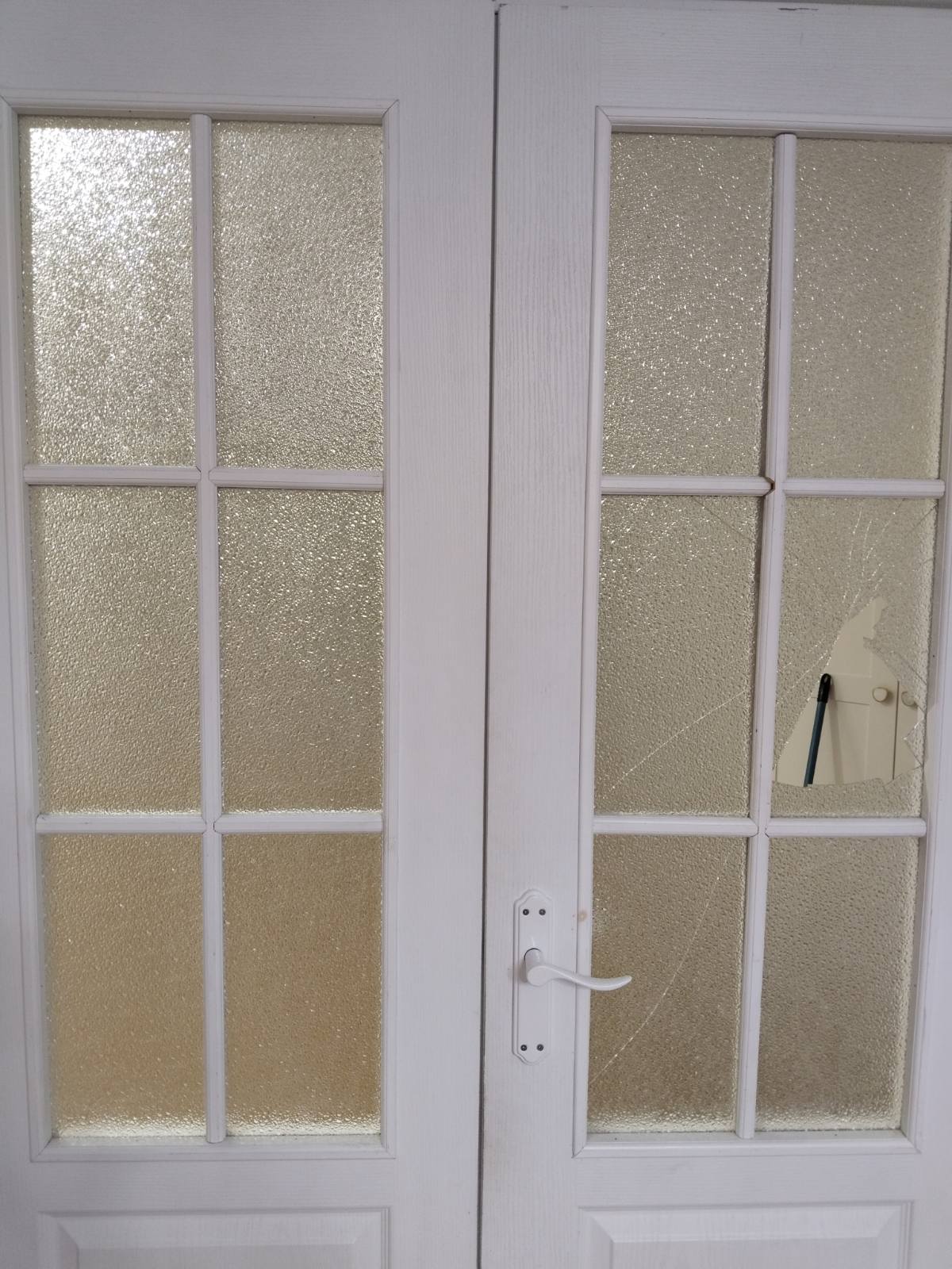 Замена стекла в двери МДФ