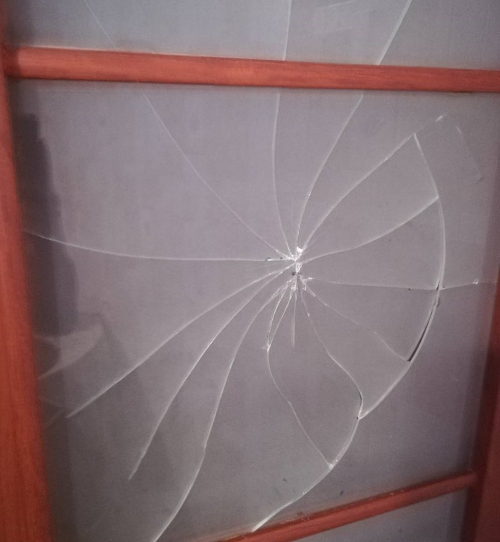 Замена стекла в межкомнатной двери